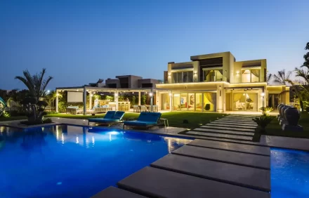 5BR Lagoon-front Villa  + Pool & Jacuzzi + Nanny BR + Driver BR
