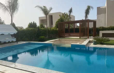 5BR Lagoon-front Villa  + Pool & Jacuzzi + Nany BR + Driver BR