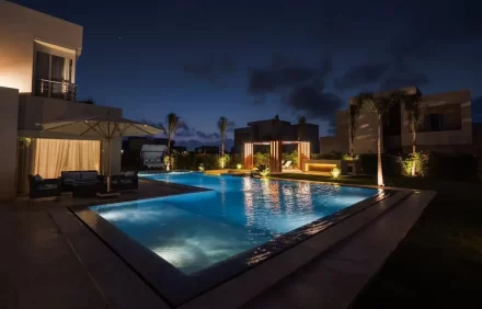 5BR Lagoon-front Villa  + Pool & Jacuzzi + Nany BR + Driver BR
